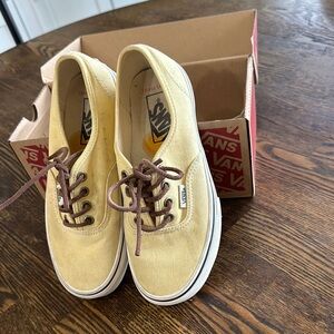 Vans Off The Wall yellow tennis shoe